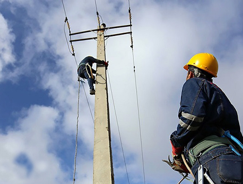 رفع حریم ملک آقای نوربخش: راه‌حلی ایمن برای ساخت خانه در زمین تحت حریم خط فشار متوسط برق